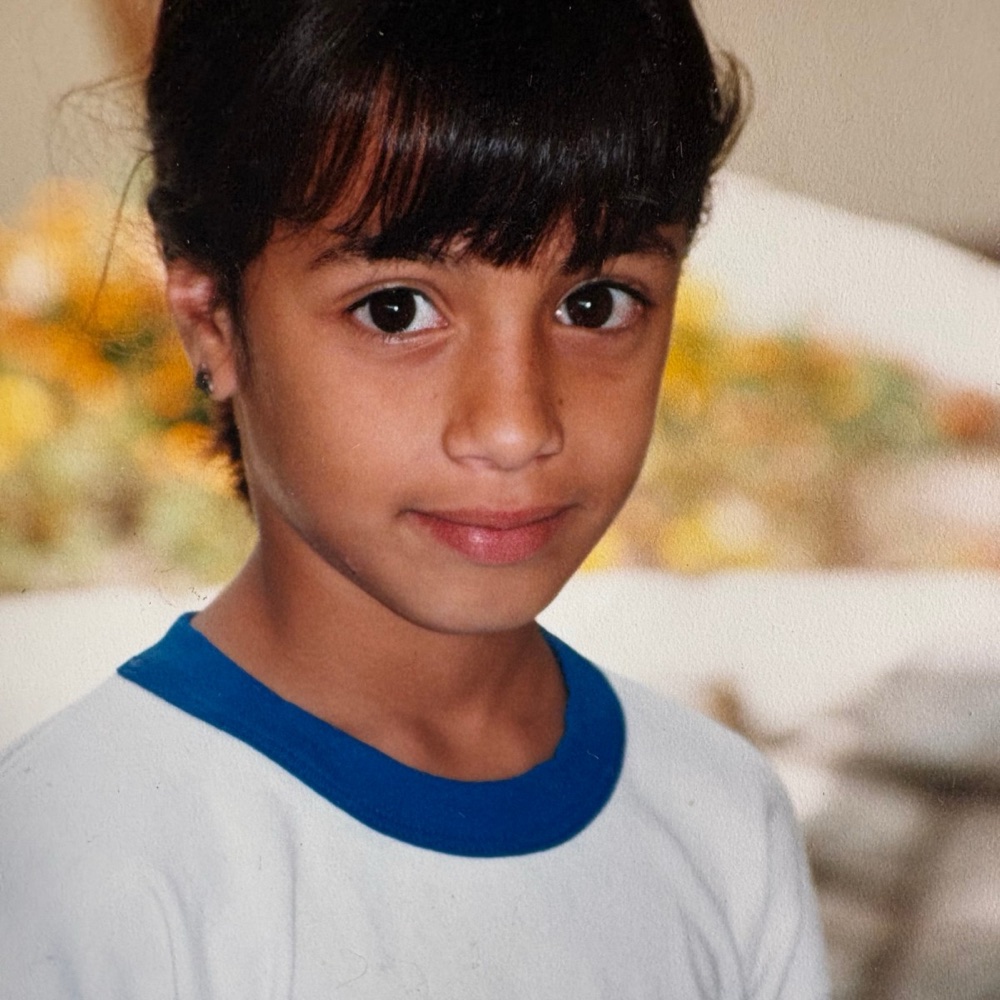 María Alejandra de niña, sonriendo